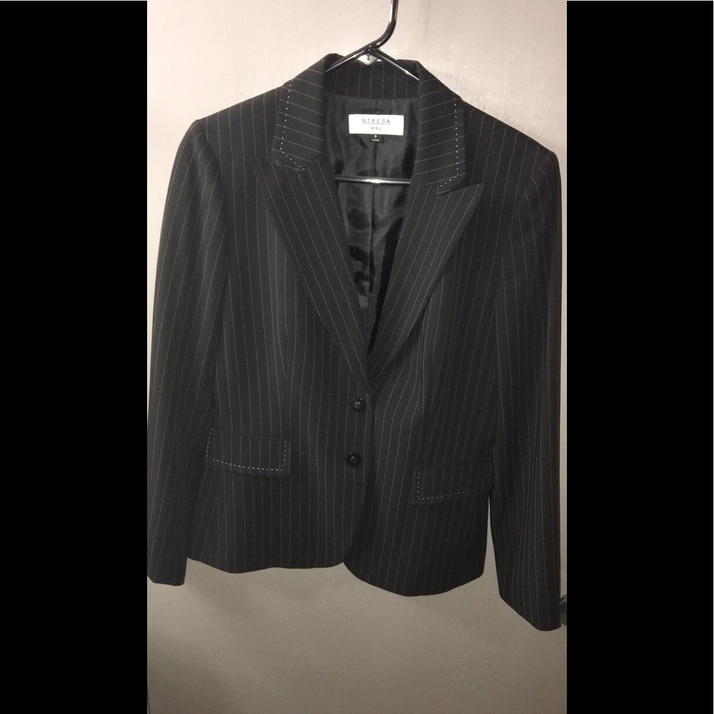 Women’s suit jacket/ blazer